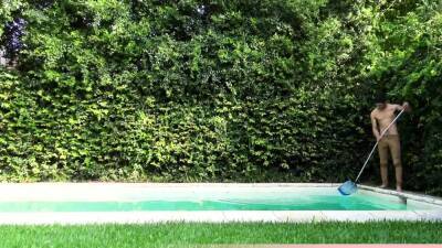 Amateur latin teen fucked BB by the gardener outdoor - icpvid.com