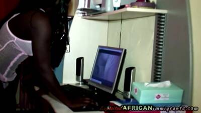 Ebony Amateur African Cutie Wakes To Masturbate And Fuck - txxx.com