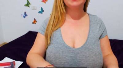 Webcam Huge titted blonde bounces and plays with dildo - nvdvid.com