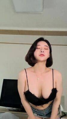 Slim ass Latina enjoys dildo masturbation on webcam - drtuber.com - Japan