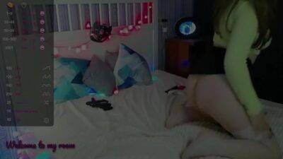 Horny Webcam Model Plays With Her Vibrator On The Stream - March Foxie - hclips.com