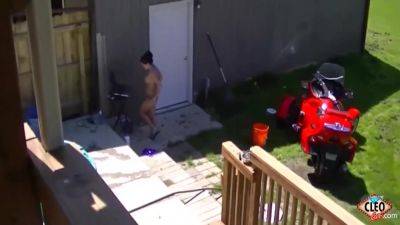 Webcam Babe Fucks Her Tight Asshole In The Backyard! 6 Min With Its Cleo - hclips.com