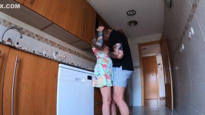 Real Amateur Couple Have Sex In The Kitchen Ending With Creampie - hotmovs.com