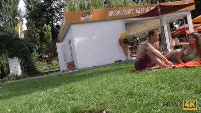 Czech amateur girl gets paid for park sex for cash - sexu.com - Czech Republic