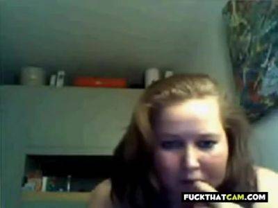 Chubby Chick Showing Her Tits On Webcam - hclips.com