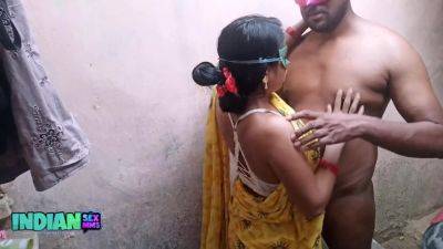 Indian Village Couple Seducing Each Other Early Morning Hardcore Sex - hotmovs.com - India