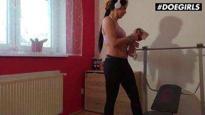 Julia Parker gets naughty in the gym and fucks herself silly in homemade sex tape - sexu.com - Czech Republic
