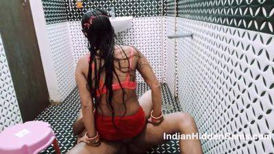Married Indian Couple On Vacation Having Sex While Taking Shower In Desi Oyo Hotel - Hindi Audio - hotmovs.com - India