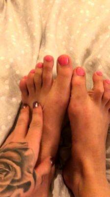 foot fetish - Amateur Foot Fetish Girlfriend Sucks and gives a Footjob - drtuber.com